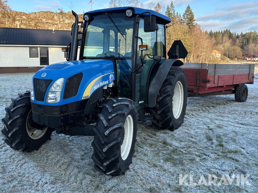 Traktor New Holland T4020 med vagn