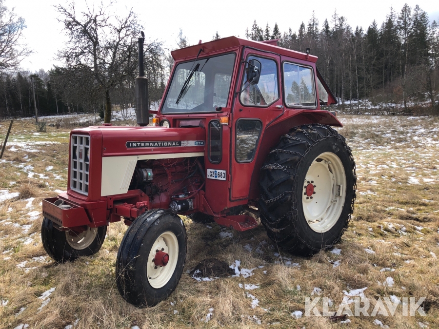 Traktor International 674
