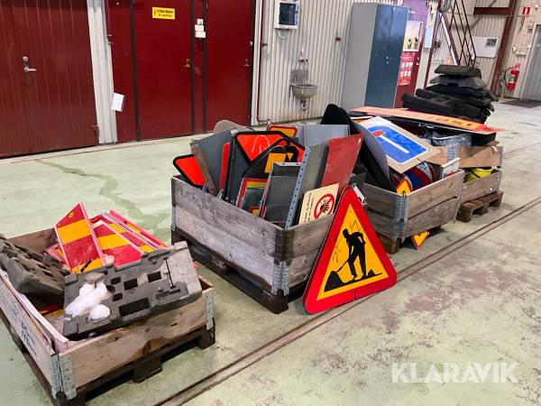 TA material, skyltar och vikter