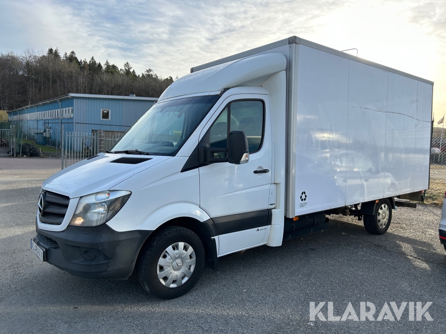 Lätt lastbil Mercedes-Benz Sprinter 316 NGT med bakgavellyft 750 kg