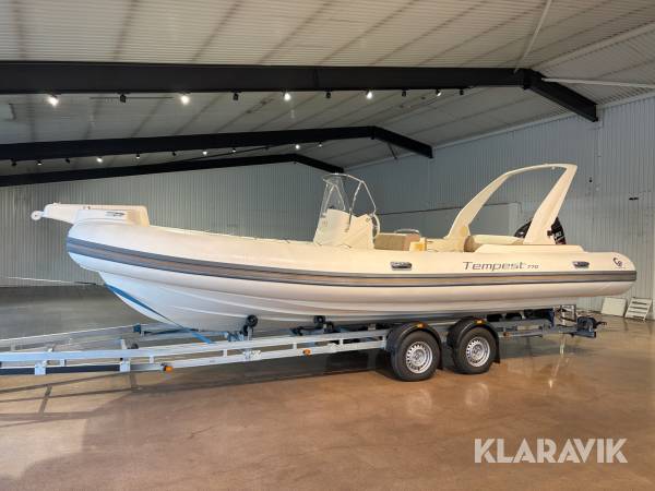 Ribbåt Capelli 770 med motor Suzuki DF 300hk