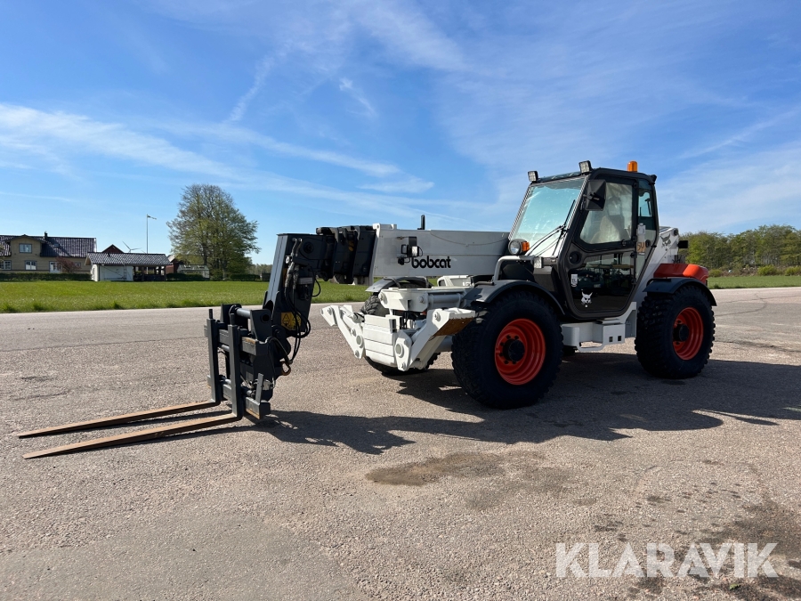 Teleskoplastare Bobcat T40170 med 3st verktyg och korg