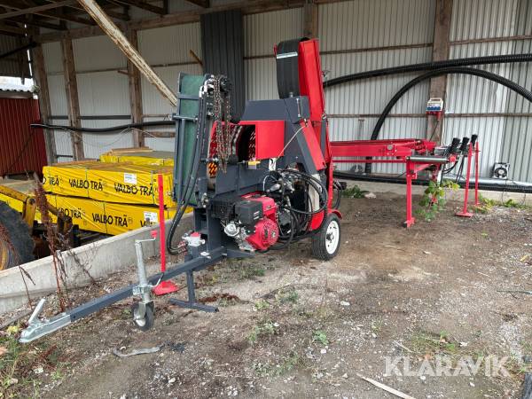 Vedmaskin/vedprocessor Skogsverket RM7 - 20T med hydrauliskt stockbord
