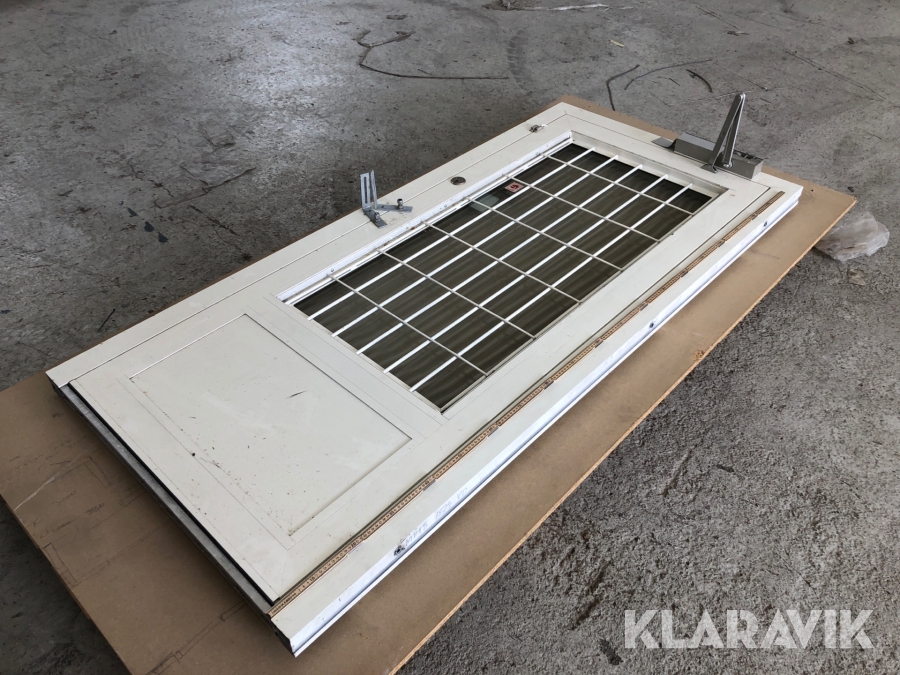 Säkerhetsdörr i metall 