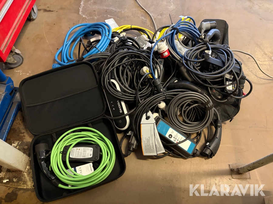 Parti med elbilsladdare blandade märken