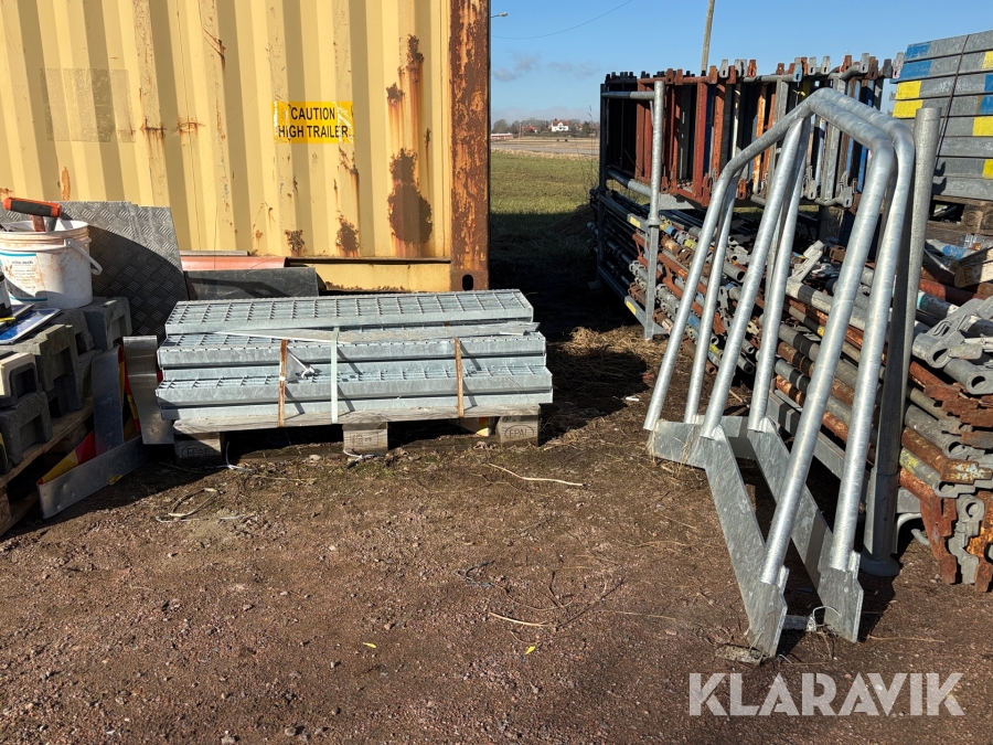 2st kompletta 3 stegstrappor med räcke