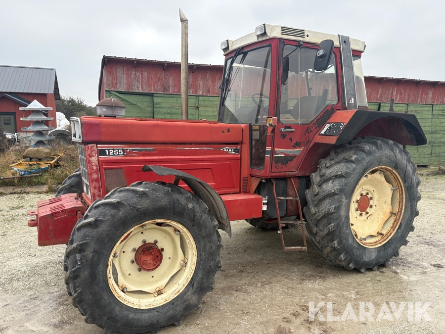 Traktor International 1255 XL