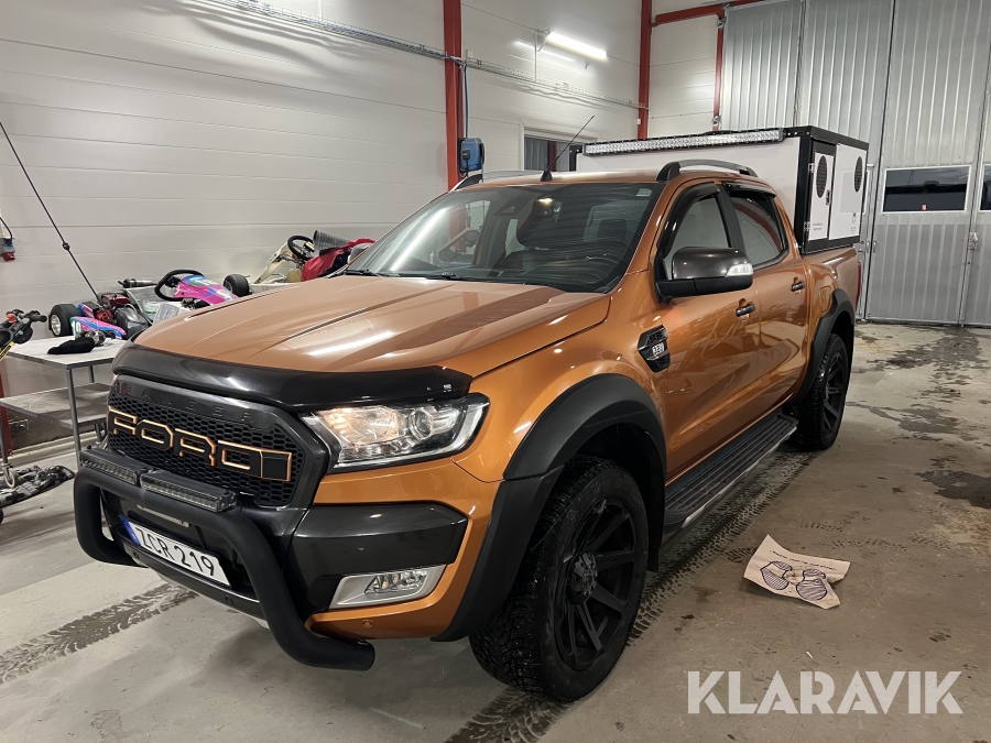 Pickup Ford Ranger 3,2 TDCi 4WD med hundkåpa
