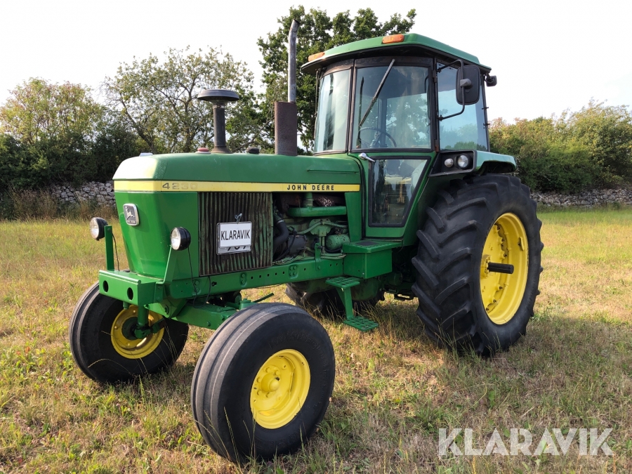 Traktor John Deere 4230 