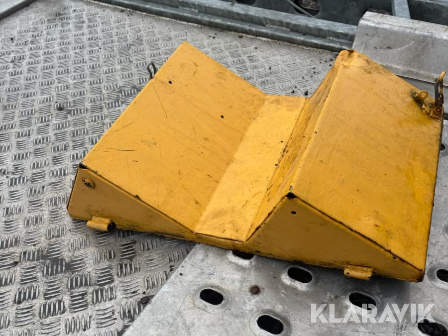 Skärmar 2 st + 4 st skärmbreddare Volvo BM 6300