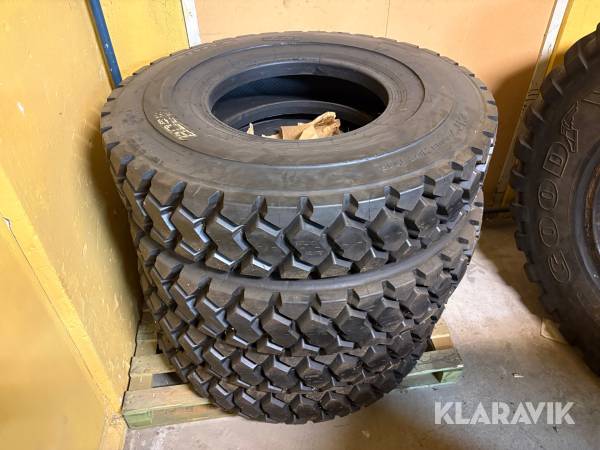 Däck Boss/titan 11.00-20 4st