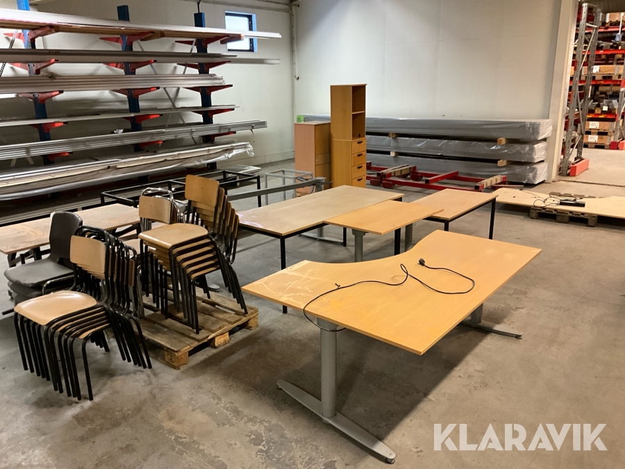 Kontorsmöbler Kinnarps diverse bord och stolar