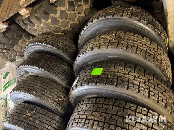 Lastbilsdäck Michelin XDW Icegrip regummerade. 8 st