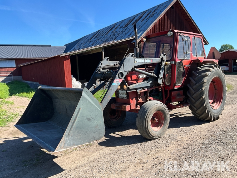 Traktor Volvo BM 2250 med frontlastare och redskap