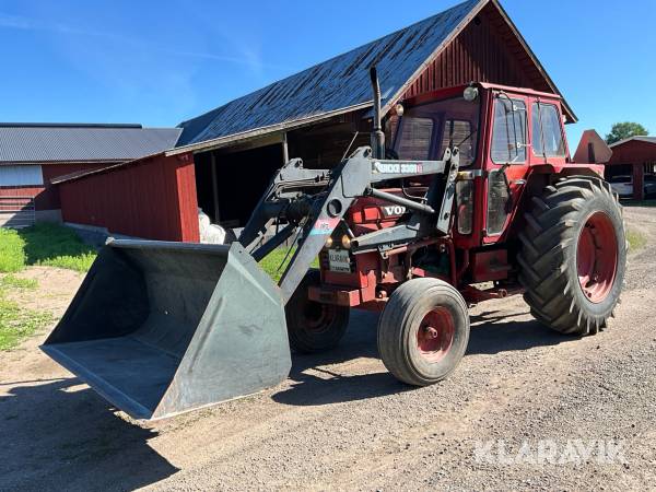 Traktor Volvo BM 2250 med frontlastare och redskap