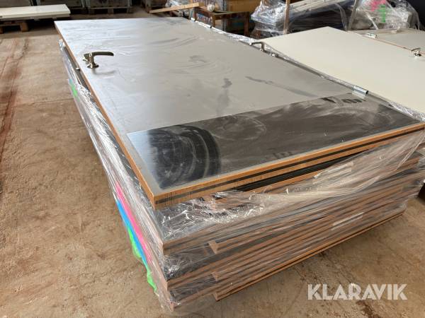 Massiva dörrar med sparkskydd 2040x925mm