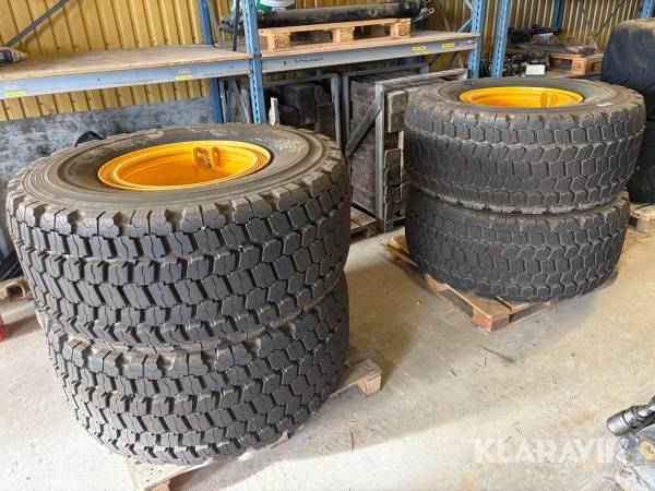 Entreprenaddäck på fälg 4 st Bridgestone 600/65R25 Snow