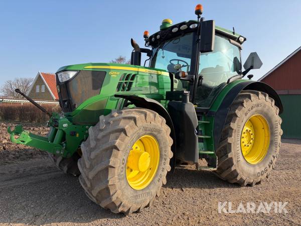 Traktor John Deere 6215R
