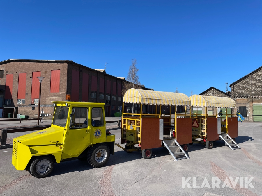 Tåg Kalmar Motor AB Typ A900 med 2 stycken vagnar