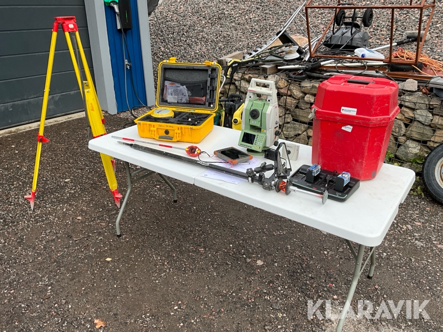 Totalstation Leica TS30 0,5 med handdator och utrustning