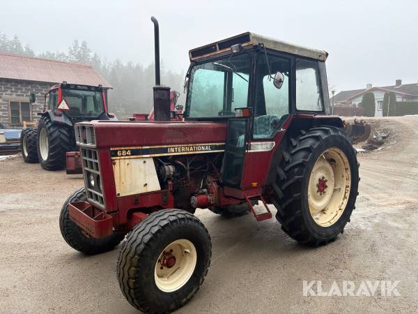 Traktor International 684