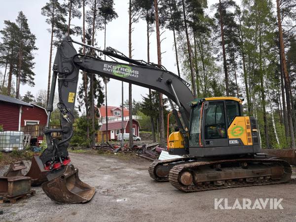 Grävmaskin Volvo ECR235EL med flera redskap