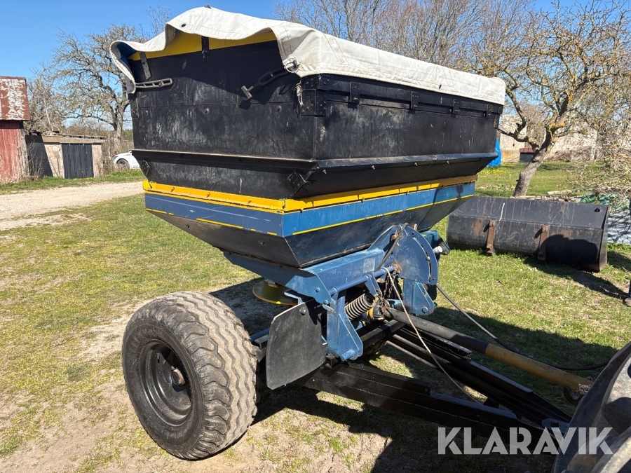 Gödningsspridare med sulky Bogballe M1T 1500kg 12m