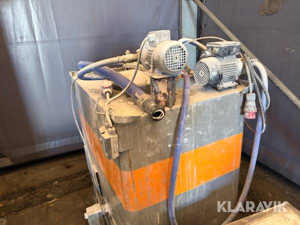 Oljetank med värmare
