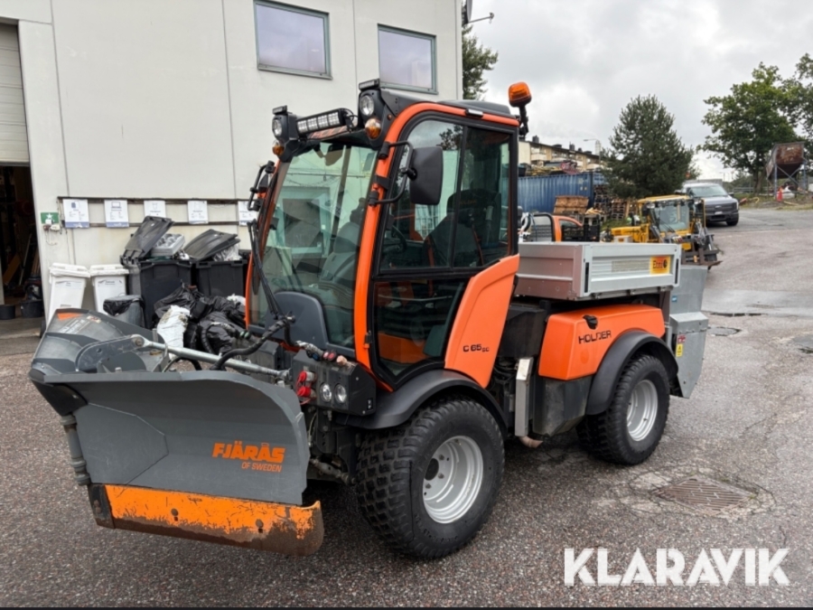 Redskapsbärare Holder C65 SC med vikplog & sandspridare