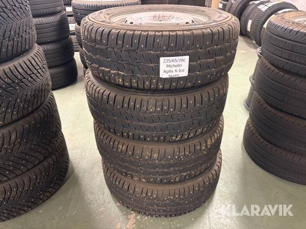 Däck med fälg Michelin Agilis X-Ice North 235/65R16c 4st