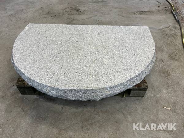 Entrésten granit halvrund 150x100cm