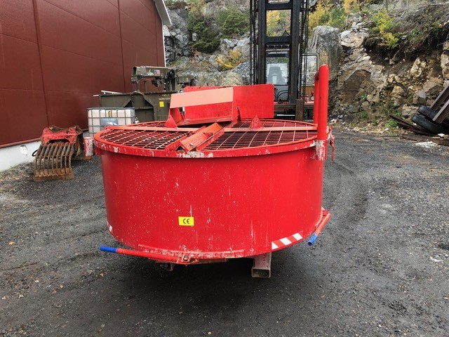 Traktorburen betongblandare / betongmixer