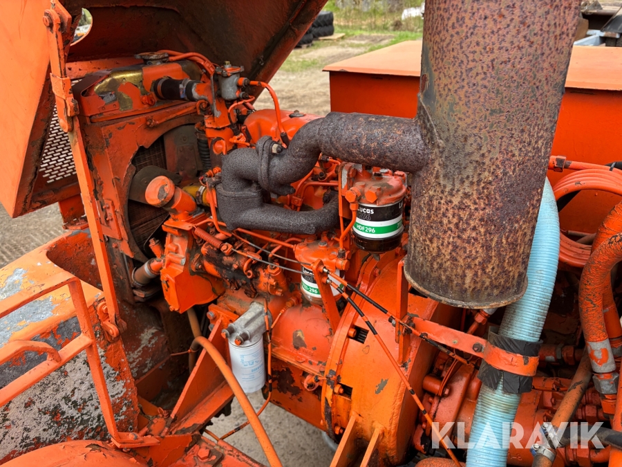 Bandgrävare Atila 1202 med 3 st skopor och trailer