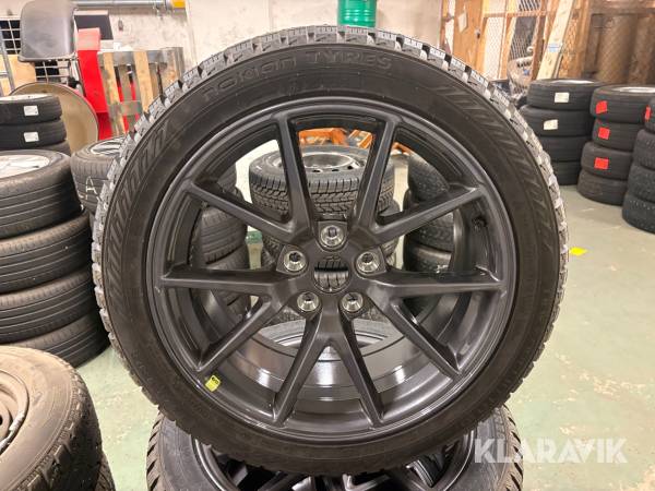 Däck med fälg Hakkapeliitta 10 FV 235/45R18 4st