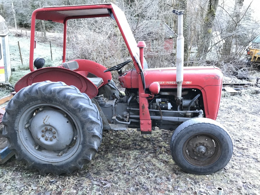 Traktor MF 35
