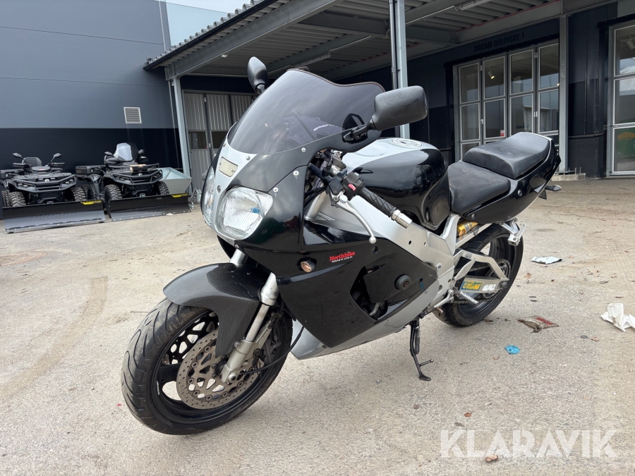 Motorcykel Yamaha YZF750R