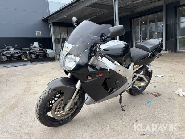 Motorcykel Yamaha YZF750R
