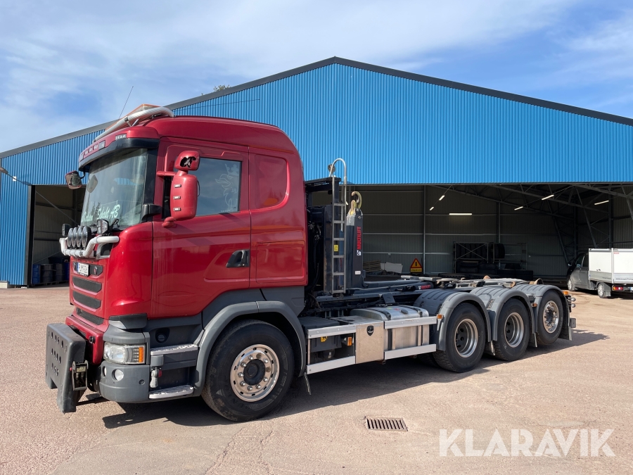 Lastväxlare Scania R520 8x4 plogutrustad 