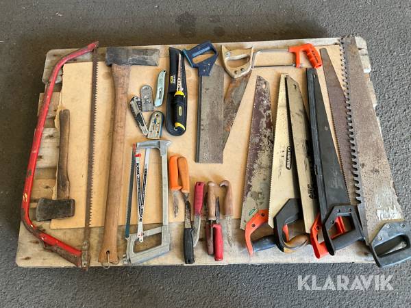 Handsågar, knivar och yxor