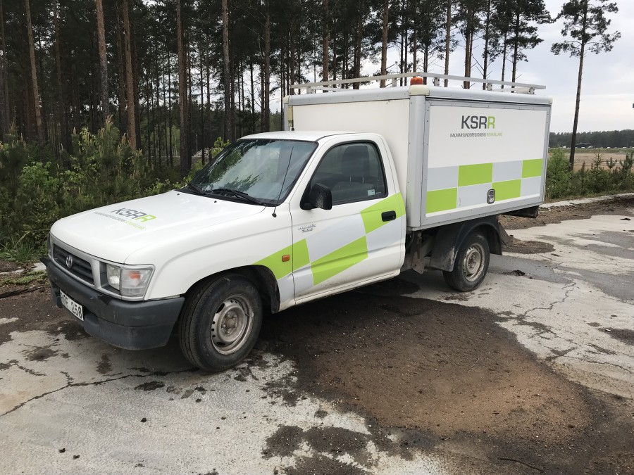 Toyota Hilux S-cab pickup 