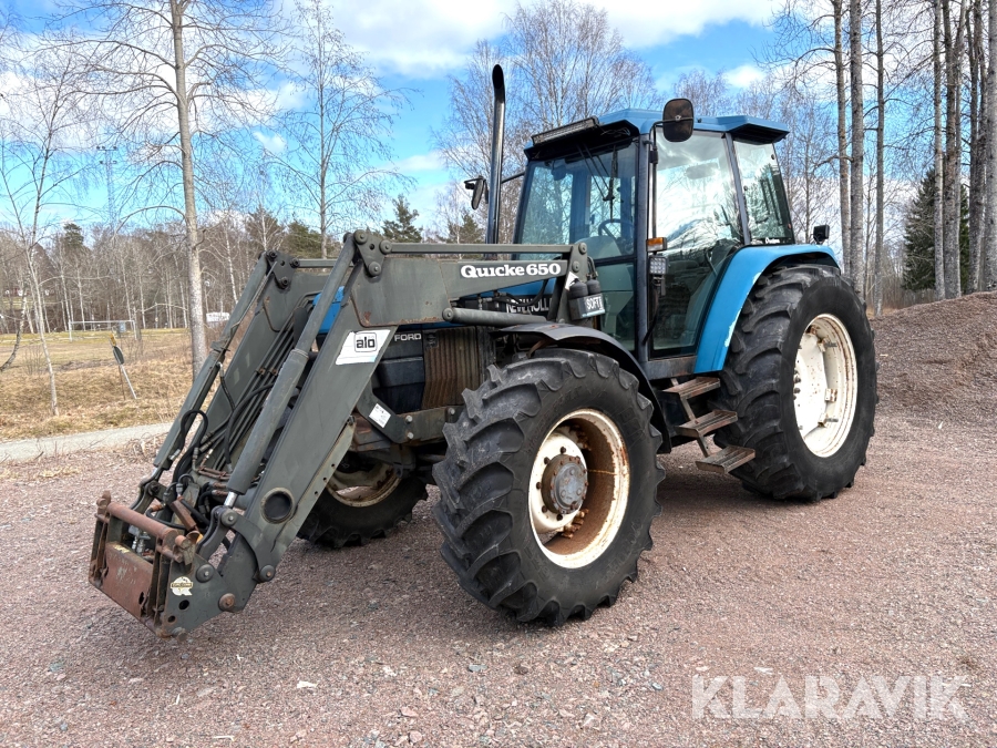 Traktor New Holland 8340