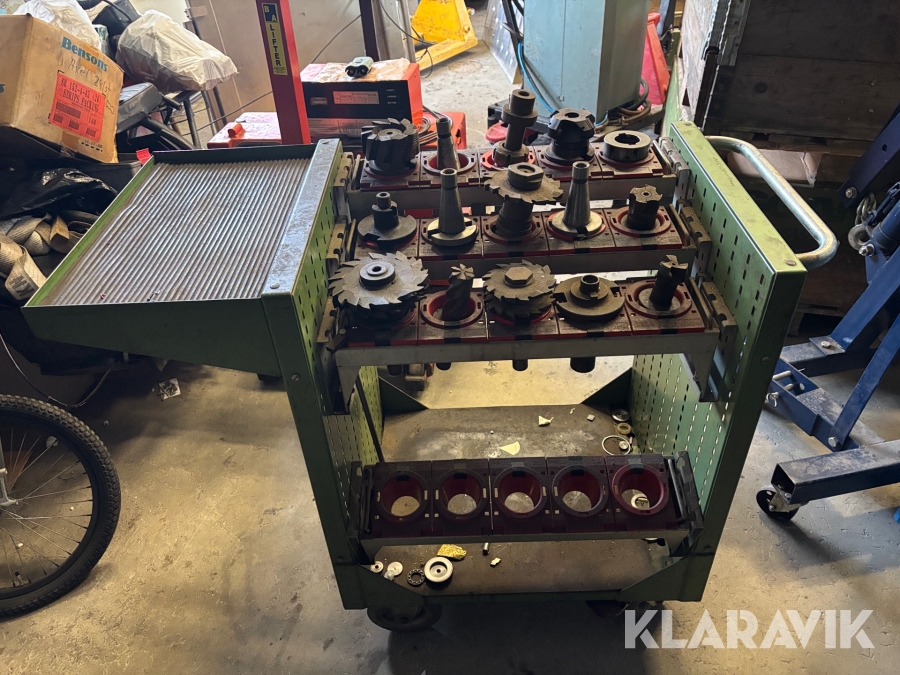 Verktygsvagn med utrustning iso 40 tillbehör