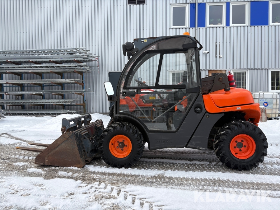 Teleskoplastare Ausa T144 HX4 med gafflar och skopa