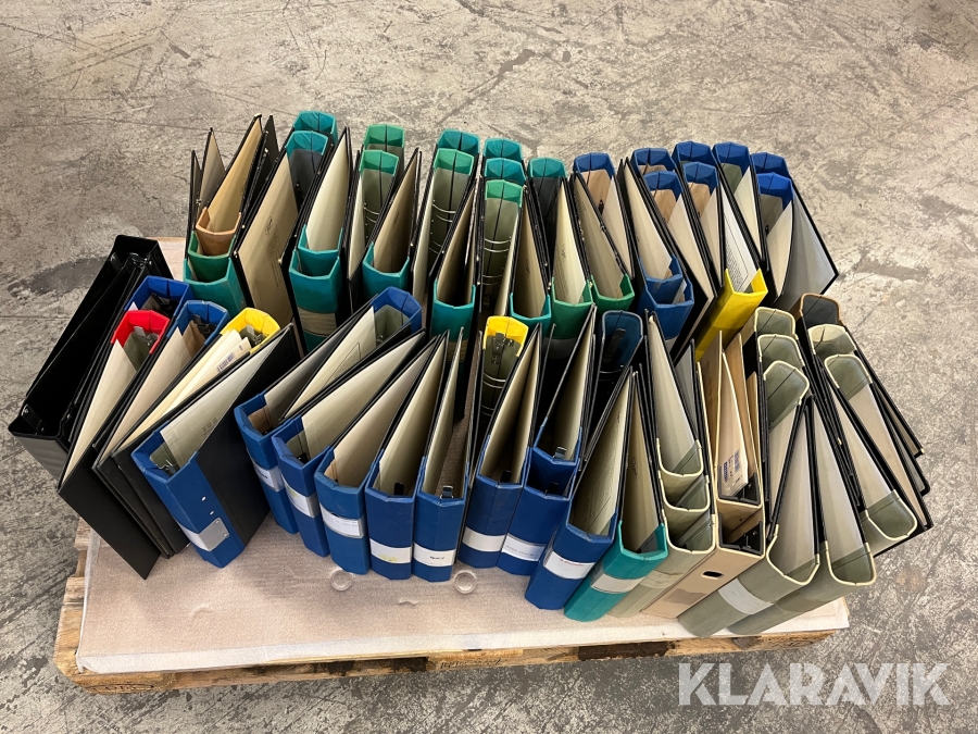Parti med 65 st pärmar för A4  