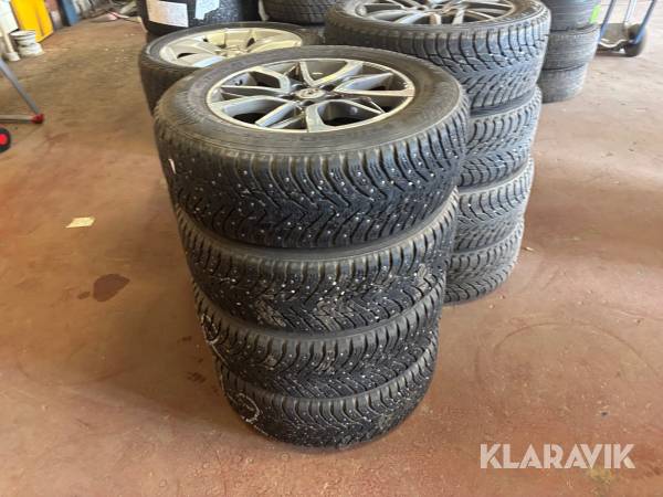 Personbilsdäck på fälg Nokian Hakkapeliitta 8 225/65R17 4 st