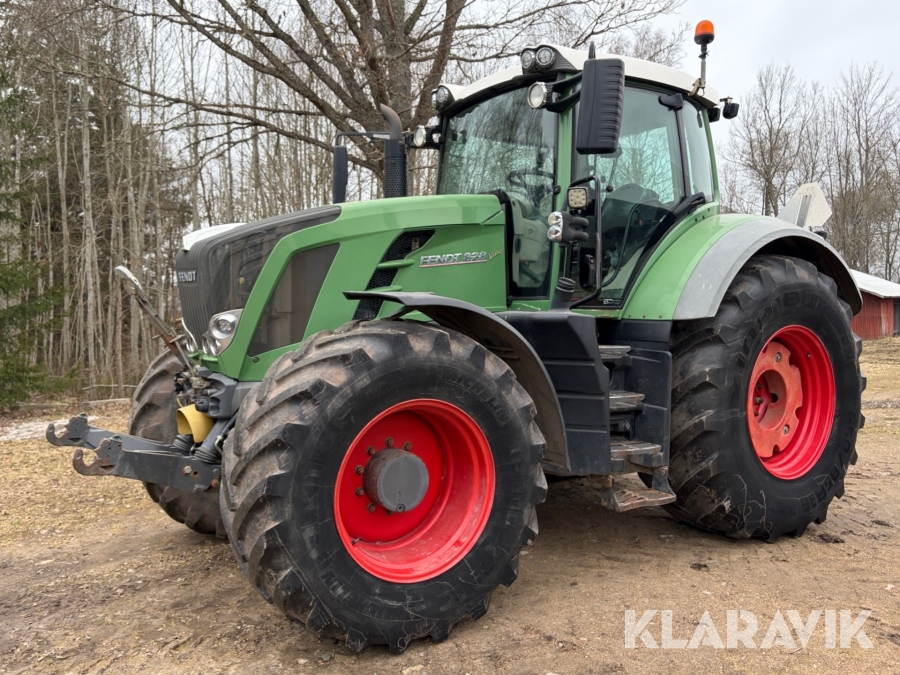 Traktor Fendt 828 Vario med frontlyft