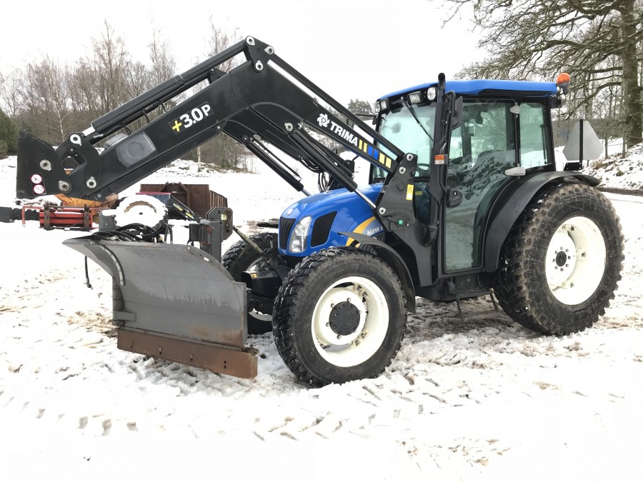 Traktor med lastare / Vikplog / Sandspridare