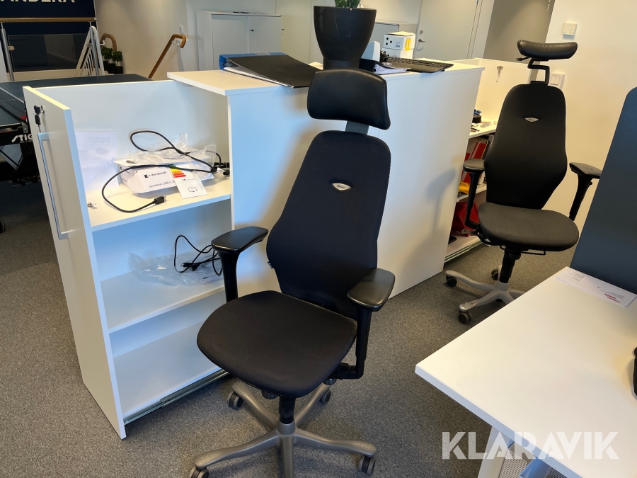 Kontorsmöbler, förvaringshurtsar och stolar 4st