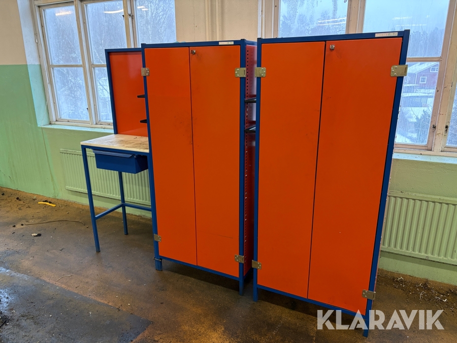 Plåtskåp 2st med arbetsbänk