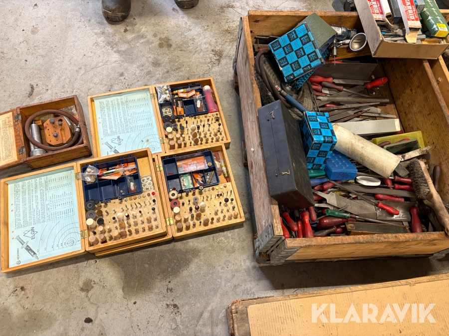 Pall med diverse filar och slipmaterial